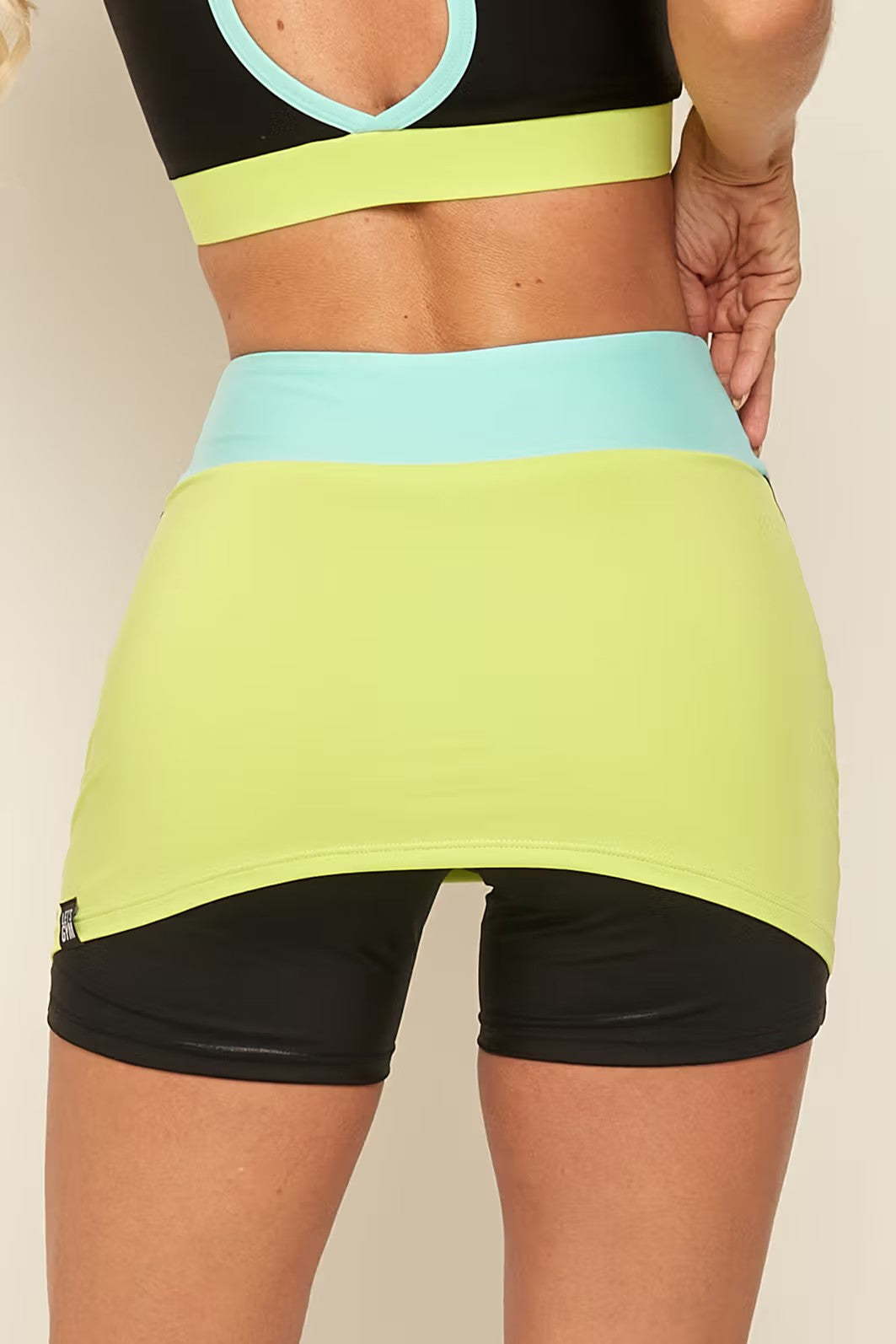 Conjunto Fitness Gambia Verde Top + Shorts Saia